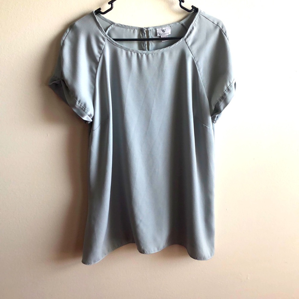 Business casual, grey top!